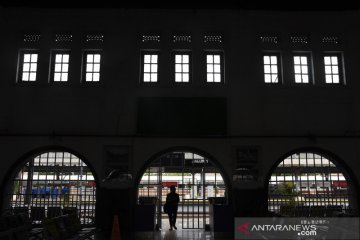 Stasiun Pasar Senen sepi pemudik