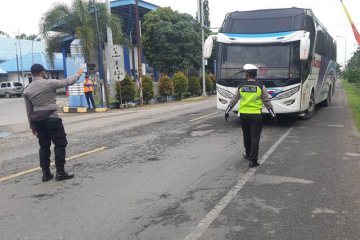 Ribuan angkutan umum di Aceh digudangkan terkait larangan beroperasi
