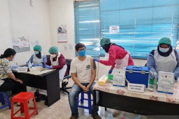 Jakpro sasar 368 pedagang Pasar Muara Karang untuk vaksinasi COVID-19