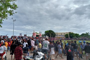 Polisi bubarkan pertandingan sepakbola di Sorong karena picu kerumunan