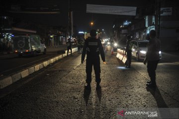 Penyekatan kendaraan di perbatasan Bandung - Sumedang