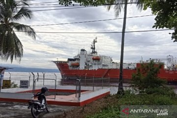 Kapal pemasang kabel fiber optic Telkom tabrak rumpon nelayan di Luwuk
