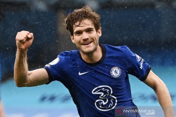 Liga Inggris: Gol Marcos Alonso tunda pesta juara City