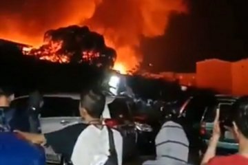 Gulkarmat kerahkan 17 damkar atasi kebakaran rumah di Jakut