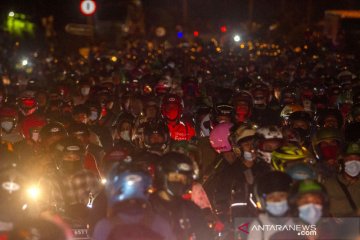 Pemudik sepeda motor padati jalur pantura Karawang