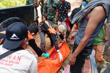 Delapan penambang ilegal tewas tertimbun longsor di Solok Selatan