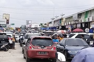Pasar Simpang Pematang dipadati pengunjung 