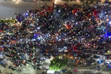 Ribuan pemudik motor terjebak kemacetan di penyekatan Bekasi-Karawang