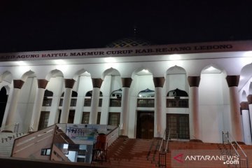 Warga Rejang Lebong Bengkulu laksanakan takbiran di masjid