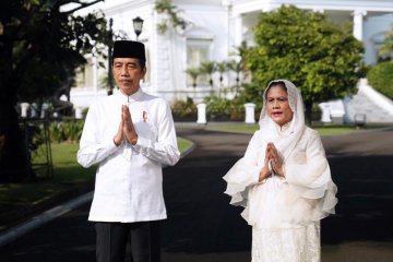 Presiden Jokowi dan Ibu Negara Iriana mengucapkan selamat Idul Fitri