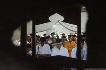 Shalat Idul Fitri Jamaah Tarekat Naqsabandiyah di Padang