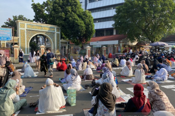 Bubar usai ibadah, Masjid Sunda Kelapa taat prokes shalat Idul Fitri