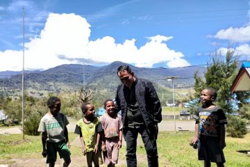 Berlebaran di Papua, Kombes Iqbal dapat kiriman foto ketupat opor ayam