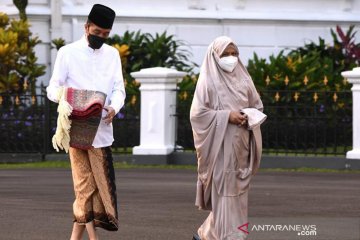 Presiden Jokowi dan Ibu Negara Salat Idulfitri di Halaman Istana Kepresidenan Bogor