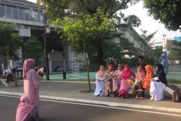 Usai Shalat Id, jamaah antusias foto bersama di Velodrome