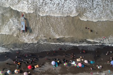 Kapasitas pengunjung wisata pantai libur Lebaran