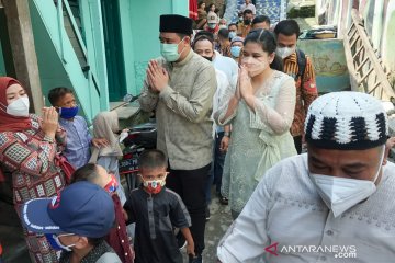 Wali Kota Medan tinjau warga terdampak banjir saat Idul Fitri