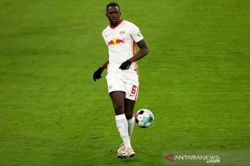 Bek Leipzig bantah rumor telah bicara dengan Liverpool