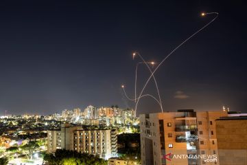 Roket gerilyawan Palestina meledak di lepas pantai Tel Aviv