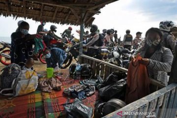Polisi Bubarkan Kerumunan Di Pantai Anyer