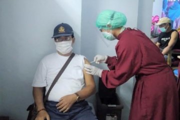 Dinkes: Vaksin AstraZeneca untuk Bali tak masuk yang disetop Kemenkes
