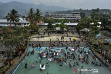 Ampera Water Park dipadati wisatawan