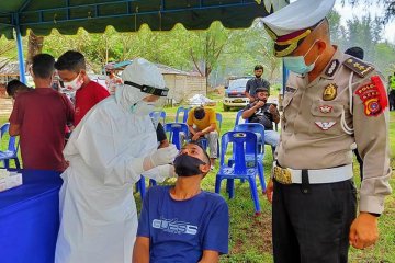 Ditlantas Polda Aceh tes antigen pengunjung pantai cegah COVID-19