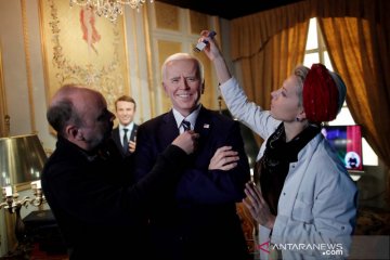 Patung lilin Presiden AS Joe Biden di museum Grevin Prancis