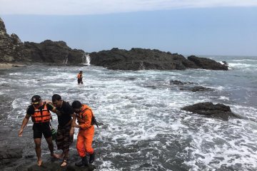 SAR Gunung Kidul selamatkan wisatawan terseret ombak Pantai Siung