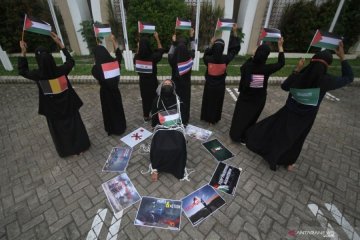 Mahasiswa UM Surabaya aksi teatrikal bela Palestina