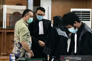 Sidang Jumhur ditunda sepekan karena terdakwa masih pemulihan