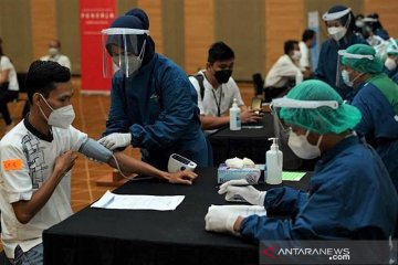 Satgas: Perusahaan tak boleh potong gaji peserta vaksin Gotong Royong