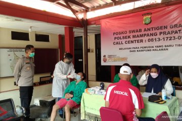 100 warga Mampang Prapatan jalani tes usap antigen usai mudik