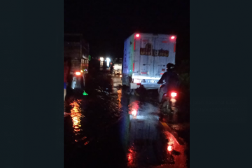 Ketinggian banjir di ruas jalan Kalis-Putussibau naik