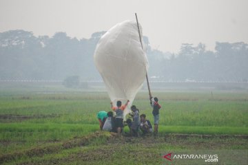 Tradisi menerbangkan balon udara