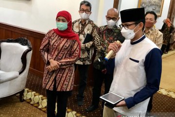 Menparekraf berpantun wisata Jatim di hadapan Gubernur Khofifah