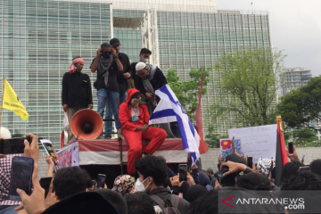 Hendak bakar bendera Israel, peserta aksi diamankan Polisi