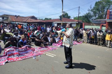 Lembaga Kultur Papua Barat mengajak warga jaga kedamaian bersama