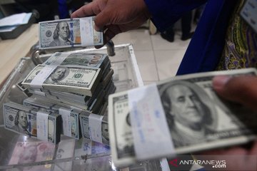 Volatilitas rendah, dolar naik sedikit karena investor tunggu inflasi