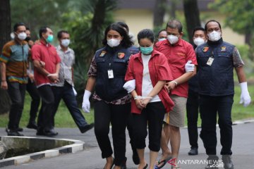 Kemarin, gratifikasi lebaran hingga ASN penjual vaksin ditangkap