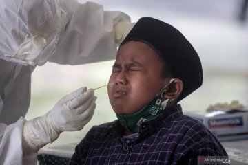 Tes antigen untuk para santri di Jawa TImur