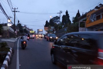Polres Cianjur tutup jalur menuju Puncak antisipasi macet total