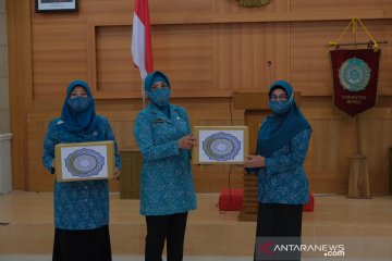 Ketua Umum TP PKK serahkan bantuan masker ke Berau