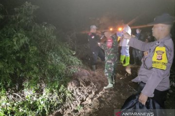 Jalur alternatif Cipanas-Jonggol terputus akibat longsor