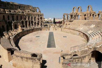 Amfiteater El Jem di Tunisia yang sudah berusia 18 abad