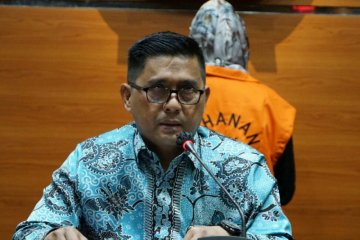KPK menahan mantan Direktur Keuangan dan Investasi Asuransi Jasindo