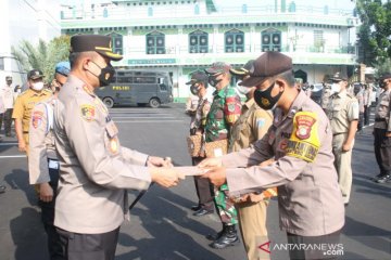 Polres Jaksel beri penghargaan untuk aparat semangat gelorakan prokes