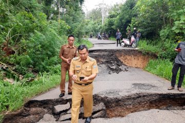 Akses jalan penghubung Baturaja-OKU Selatan putus total