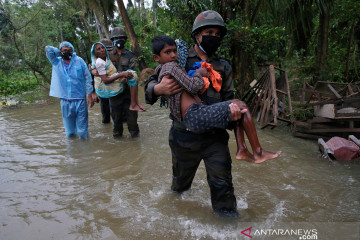 Banjir bandang di Kashmir tewaskan  empat orang, puluhan hilang