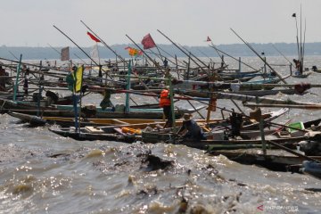 Gelombang tinggi di Pesisir Bulak